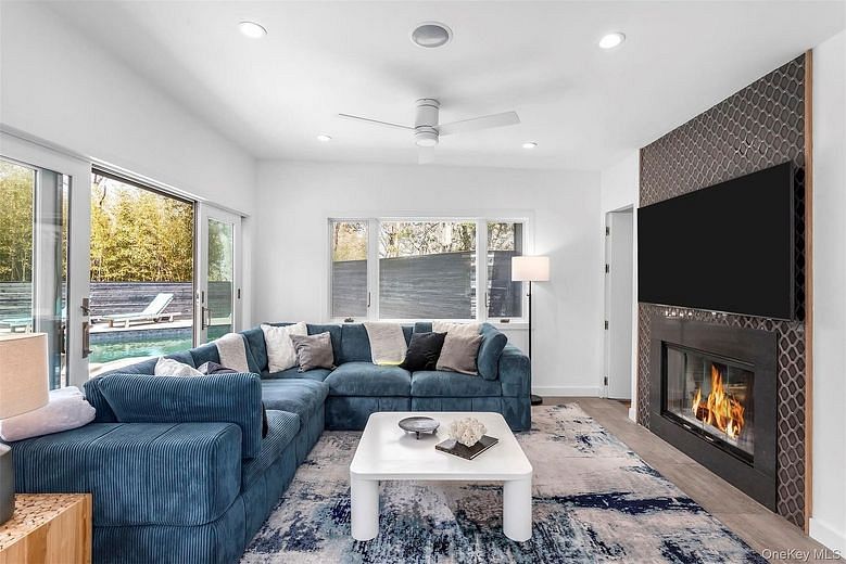 279 Bay Walk