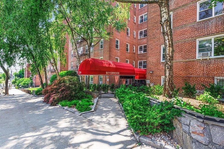 279 N Broadway #7A