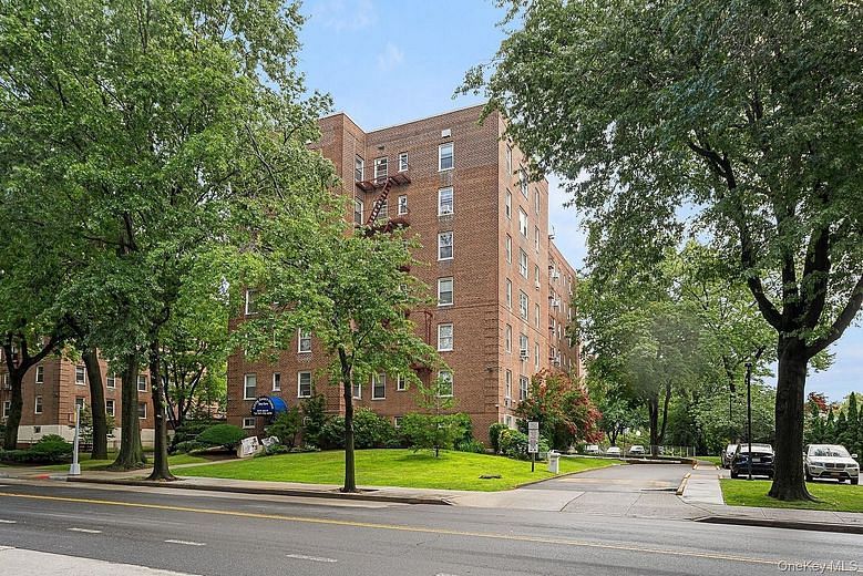 28-01 Union St #5F