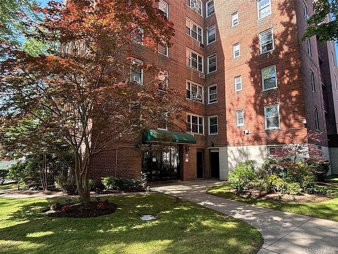 28-02 Parsons Blvd #1E