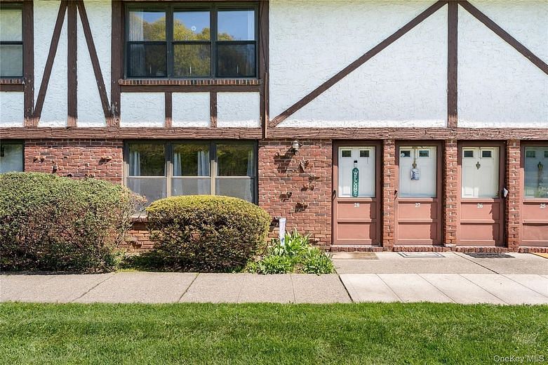 28 Bailey Court #28