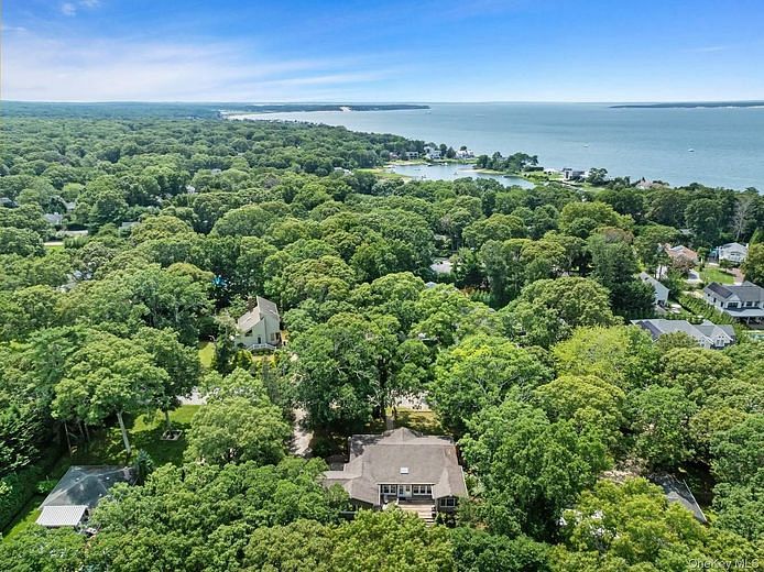 28 Bay View Road N