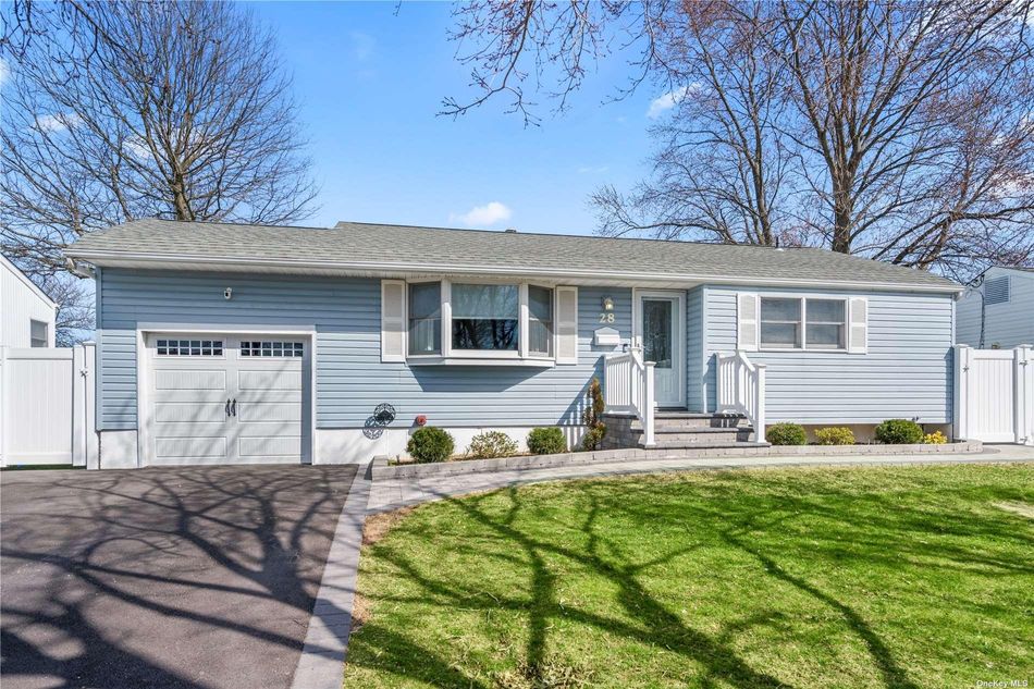 Image 1 of 20 for 28 Calvert Avenue in Long Island, Commack, NY, 11725
