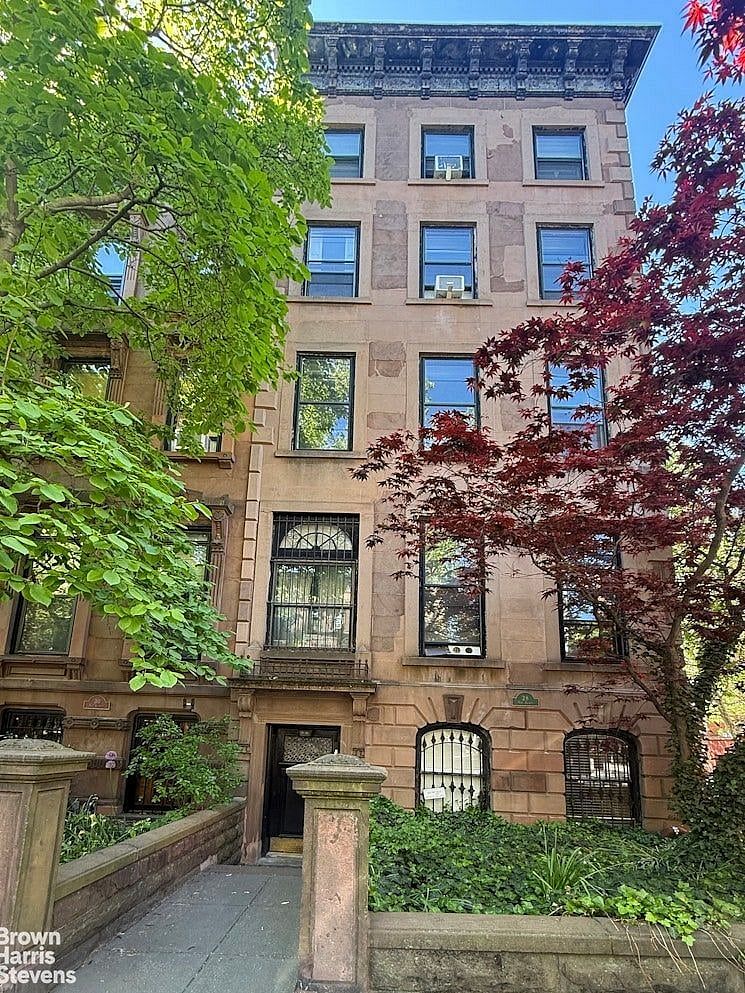 28 Eighth Avenue