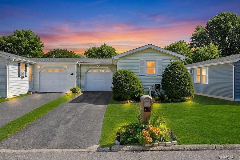 28 Greenwood Boulevard