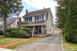Image 1 of 32 for 28 Macgregor Avenue in Long Island, Roslyn Heights, NY, 11577