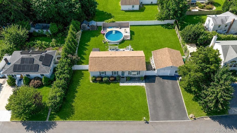 28 Mapleton Avenue