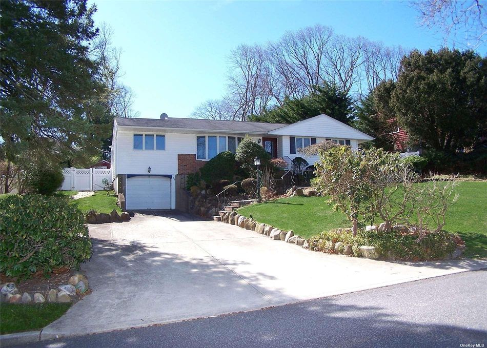 Image 1 of 17 for 28 Robin Drive in Long Island, Hauppauge, NY, 11788