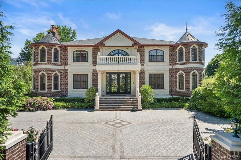 28 Whitney Circle