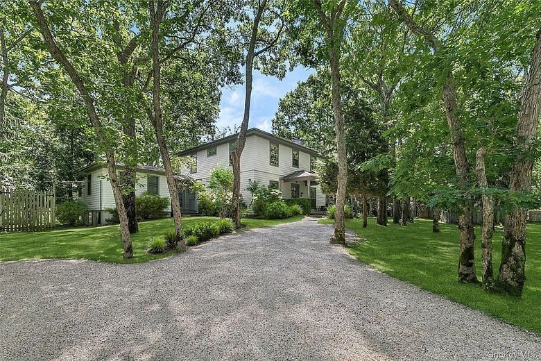 28 Wolf Way