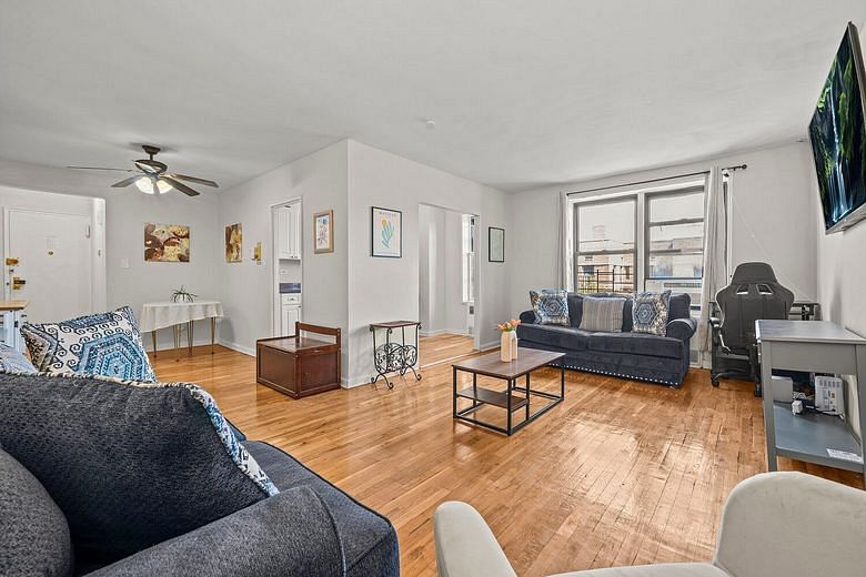 282 East 35th Street #7E