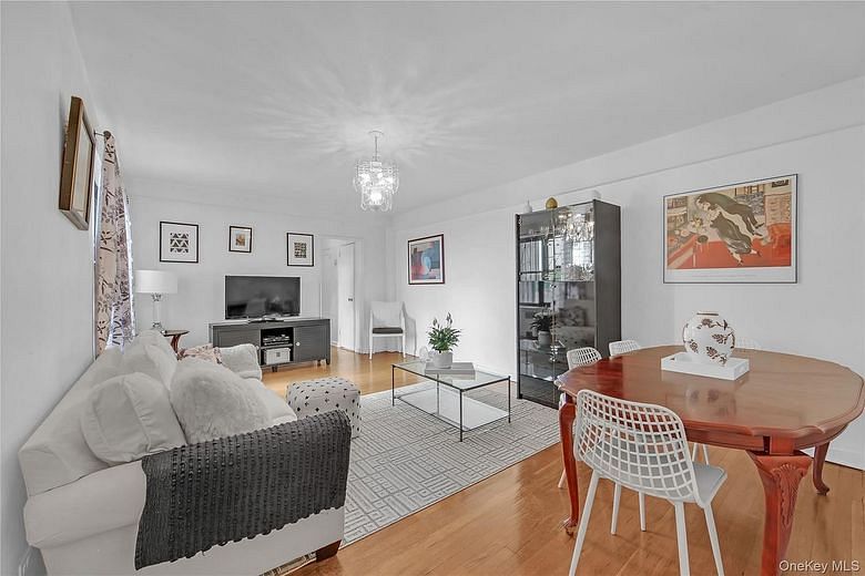2821 Kings Highway #5L
