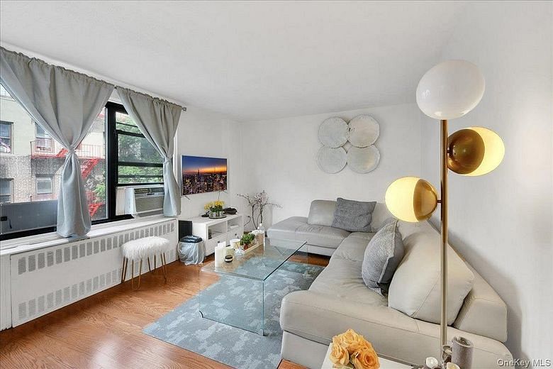 2835 Webb Avenue #4B