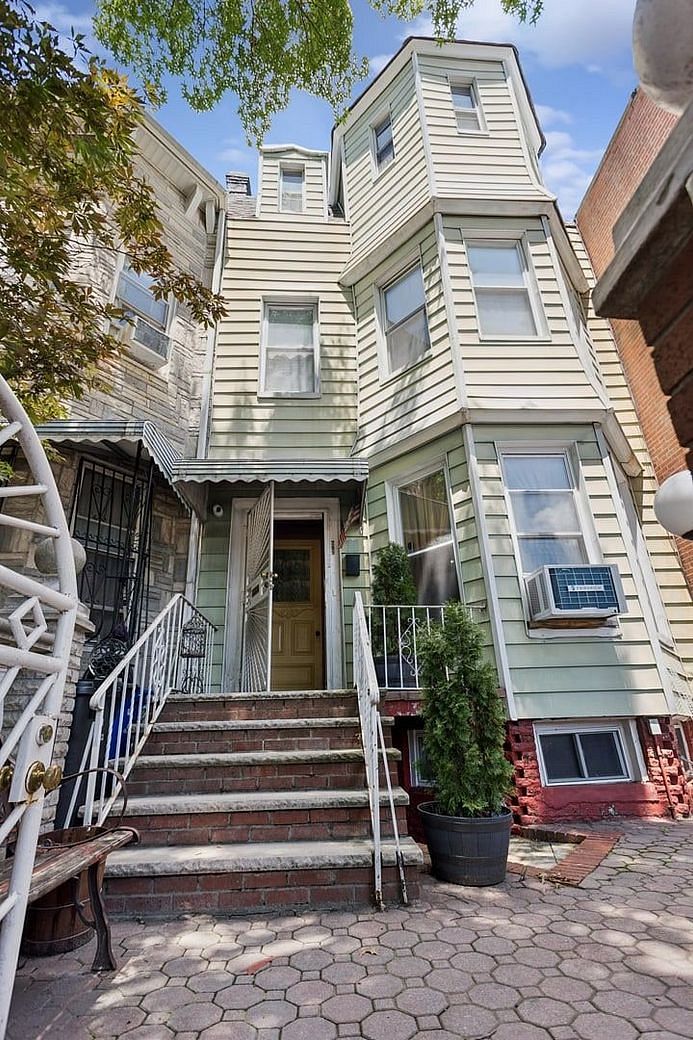 285 Winthrop Street