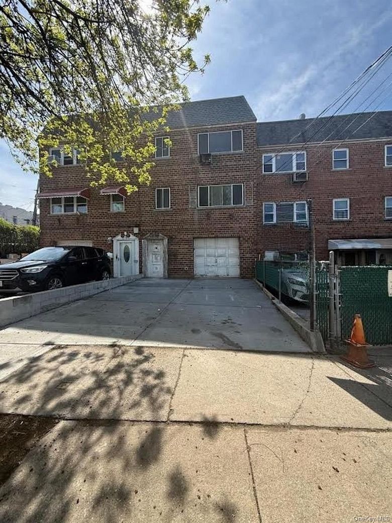 2864 Bruckner Boulevard