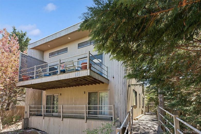 287 Bay Walk