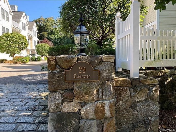 29 Carpenter Avenue #B6