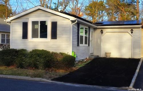 Image 1 of 27 for 29 E Village Circle #29 in Long Island, Manorville, NY, 11949