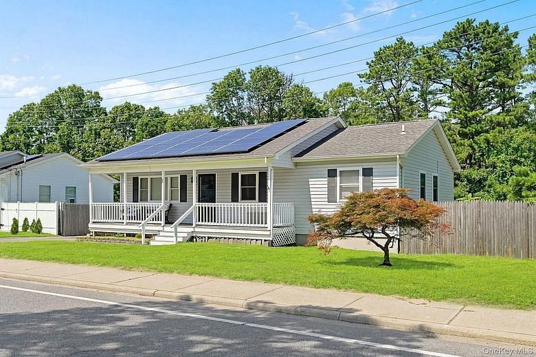 29 Moriches Middle Island Road