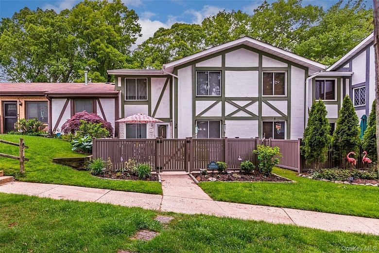 290 Brettonwoods Drive