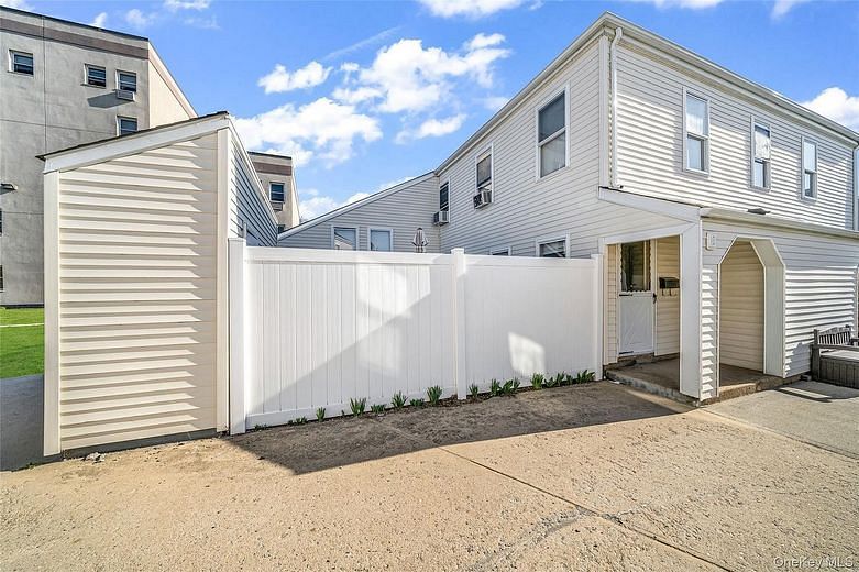 290 Lowndes Avenue #C