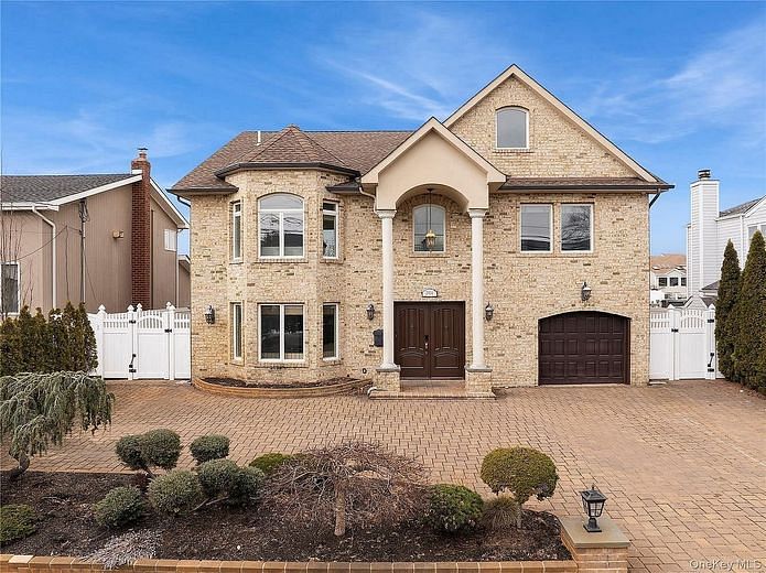 2904 Riverside Drive