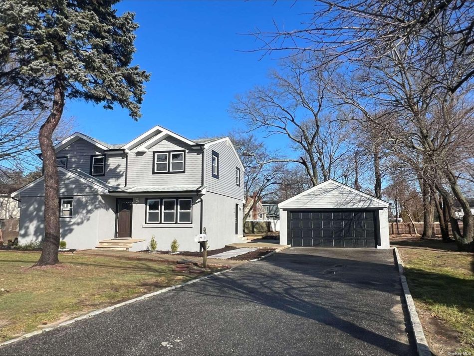 Image 1 of 13 for 291 Arnold Ave in Long Island, W. Babylon, NY, 11704