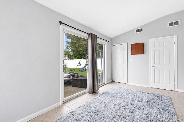 292 Roosevelt Avenue