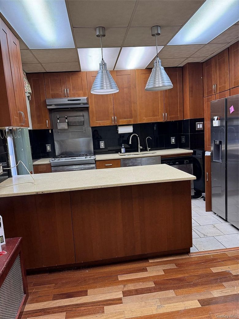 2922 Barnes Avenue #5F