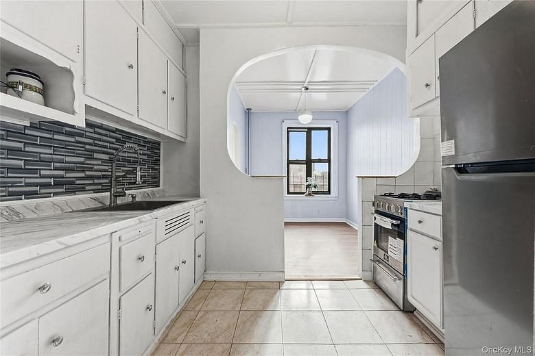 2922 Barnes Avenue #5L