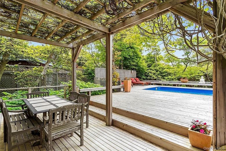 293 Bay Walk