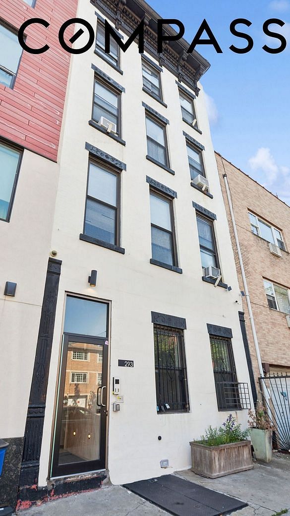 293 Tompkins Avenue