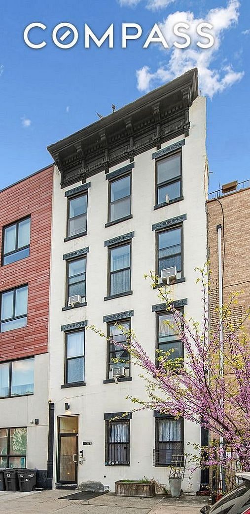293 Tompkins Avenue