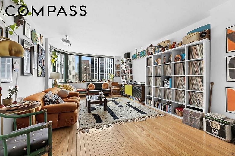 295 Greenwich Street #11E