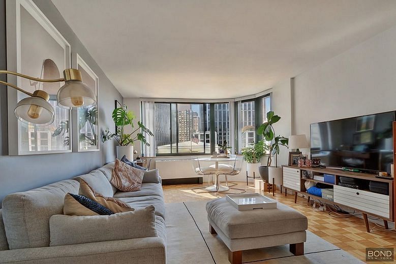 295 Greenwich Street #6DN