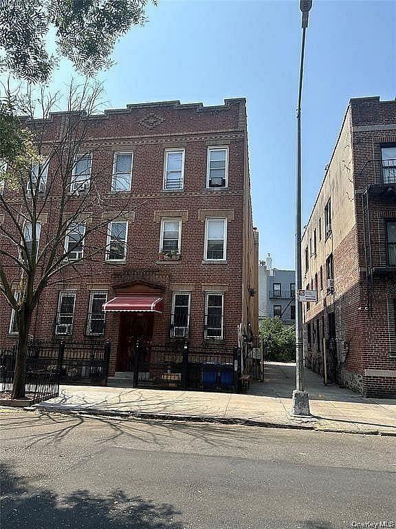 295 Schaefer Street