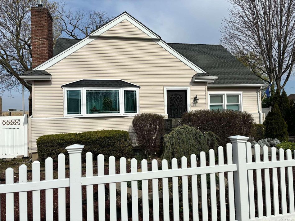 Image 1 of 36 for 295 Union Avenue in Long Island, Lynbrook, NY, 11563