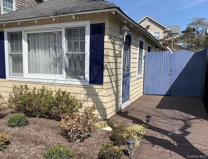 298 Cottage Walk
