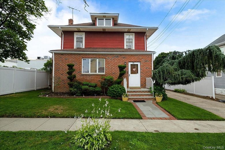298 Lincoln Place