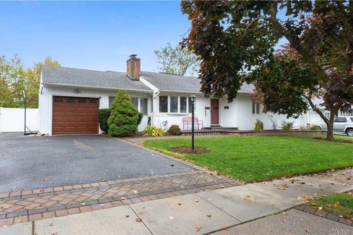 Image 1 of 20 for 523 Windsor St in Long Island, Westbury, NY, 11590