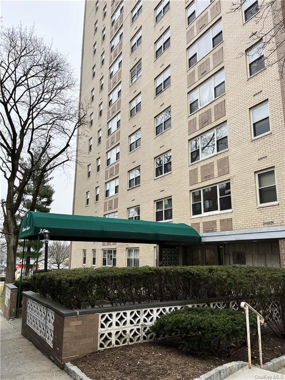 30 Lake Street #9F in Westchester, White Plains, NY 10603