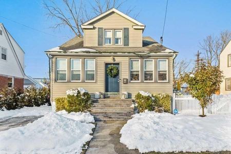 Image 1 of 24 for 67 Magnolia Avenue in Long Island, Floral Park, NY, 11001