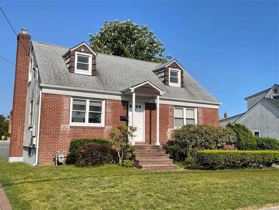 Image 1 of 2 for 15 Metropolitan Avenue in Long Island, North Bellmore, NY, 11710
