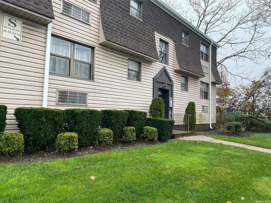 Image 1 of 9 for 1325 Broadway #S-11 in Long Island, Hewlett, NY, 11557