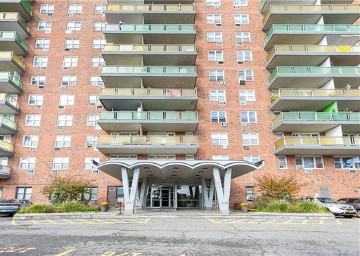 Image 1 of 30 for 1841 Central Park Avenue #6E in Westchester, Yonkers, NY, 10710
