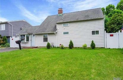 Image 1 of 18 for 28 Prentice Rd in Long Island, Levittown, NY, 11756
