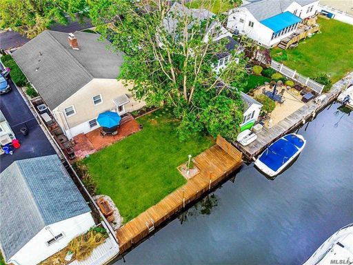 Image 1 of 24 for 68 Bayside Place in Long Island, Amityville, NY, 11701