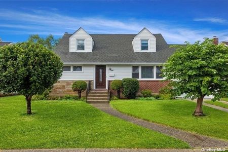 Image 1 of 34 for 3887 Park Avenue in Long Island, Seaford, NY, 11783