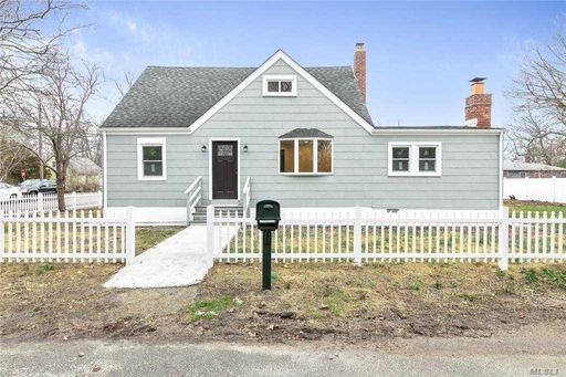 Image 1 of 25 for 159 Magnolia Dr in Long Island, Mastic Beach, NY, 11951
