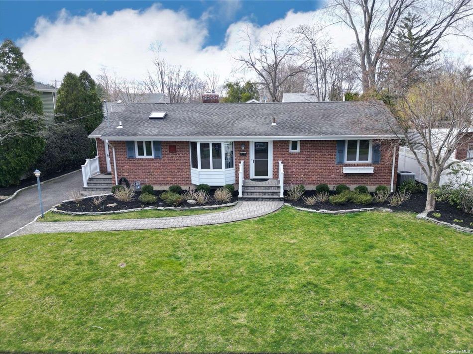 Image 1 of 25 for 3 Aspen Avenue in Long Island, Greenlawn, NY, 11740